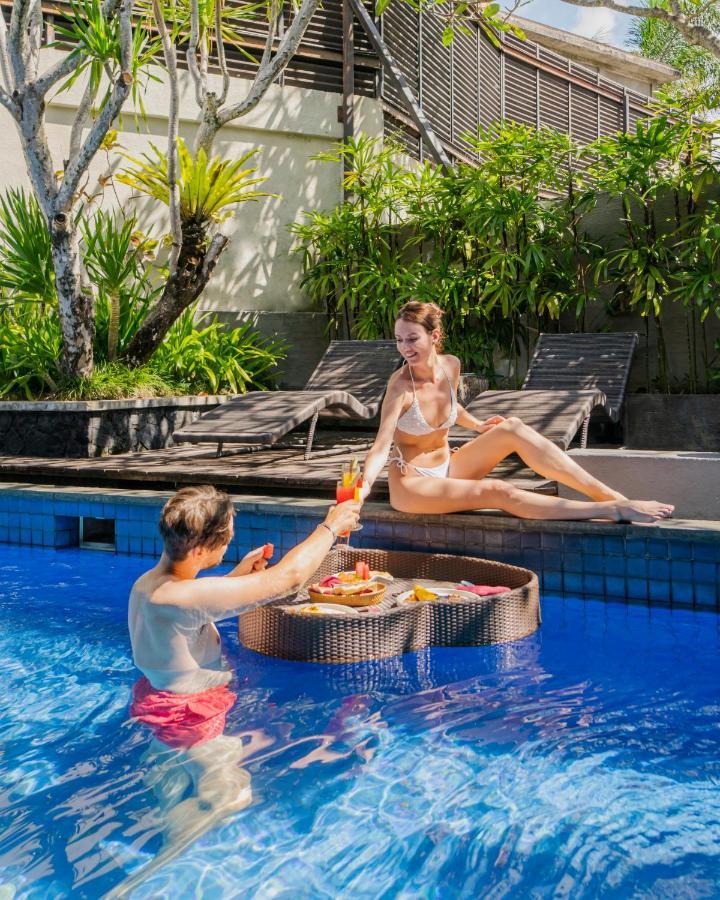 Royal Kamuela Villas & Suites At Monkey Forest Ubud (Adults Only) Экстерьер фото Floating breakfast at a resort in Bali, Indonesia
